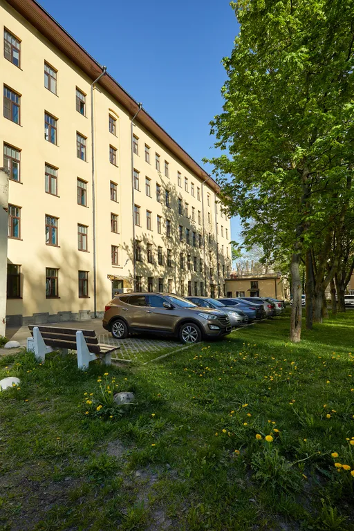 Стильная квартира с видом на парк в центре у метро