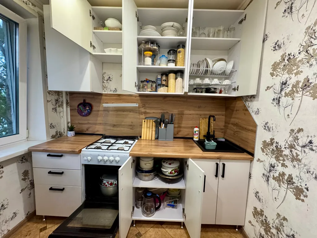 1 комнатная квартира, выход в лесо-парк рядом больница имени Середавина