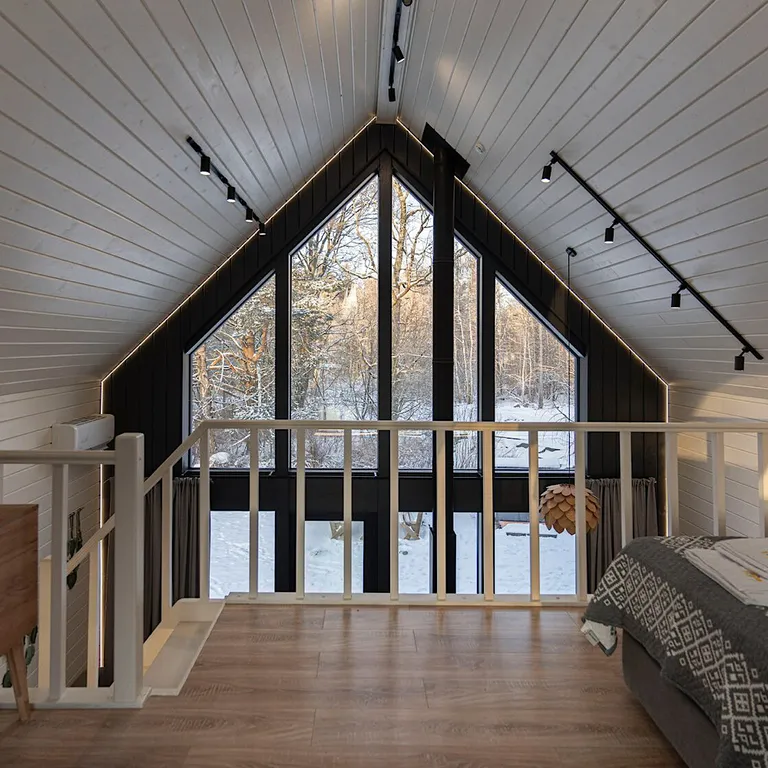 Коттедж Двухэтажный барнхаус на озере с видом на лес — Мичуринское