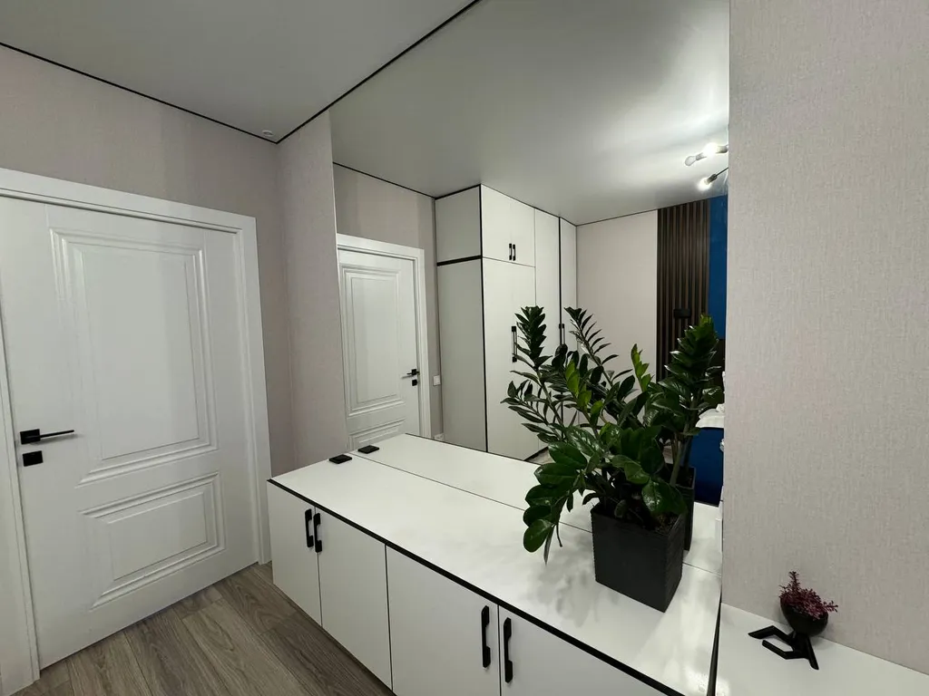 2-комнатная квартира с 2 раздельными спальнями с дизайнерским ремонтом