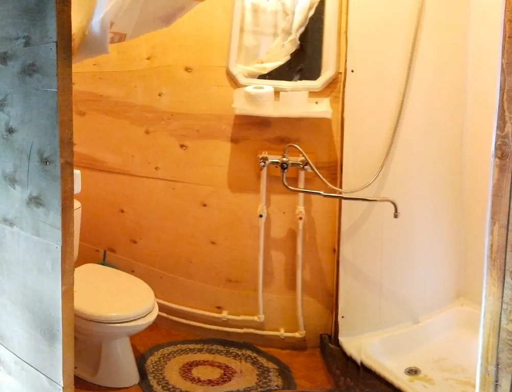 Деревенский дом с видом на озеро