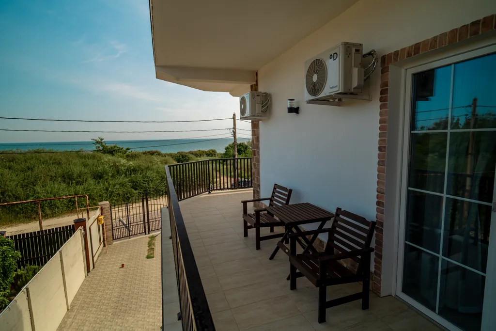 Квартира 3-комнатная Квартира — Кучугуры