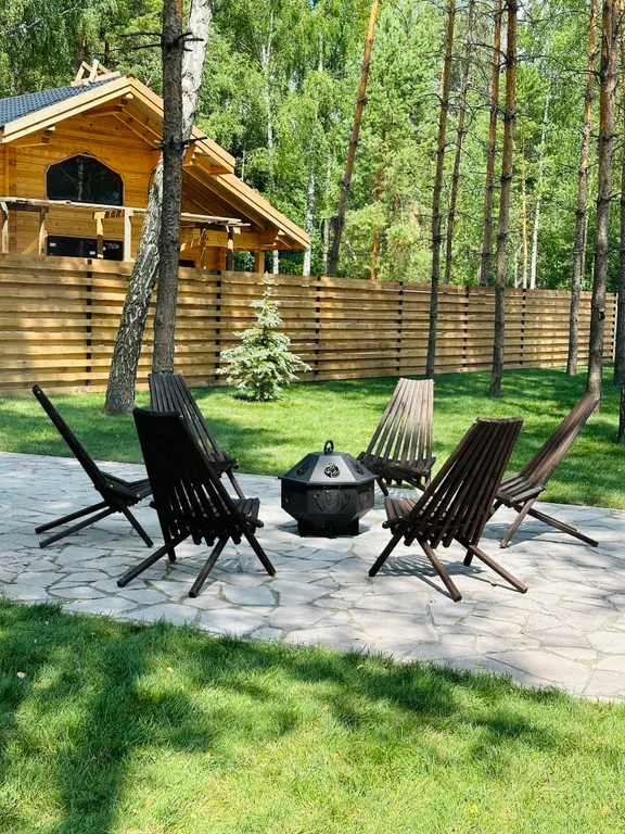 Дом и баня на дровах в сосновом лесу