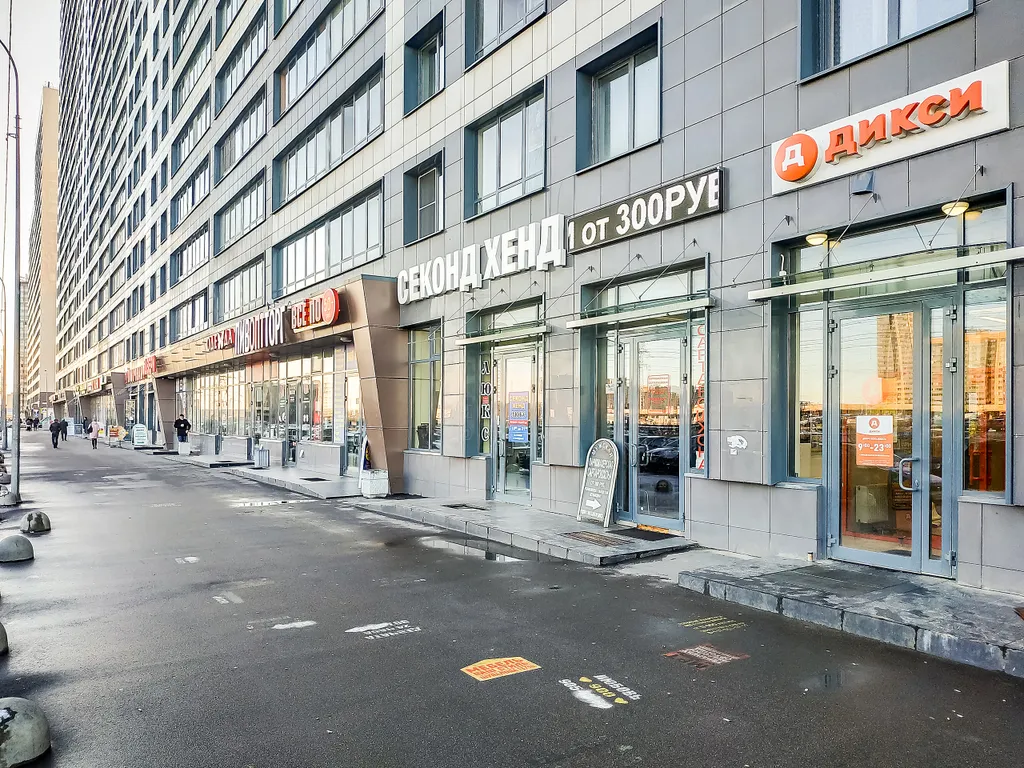 У метро Девяткино, 3 минуты пешком от метро