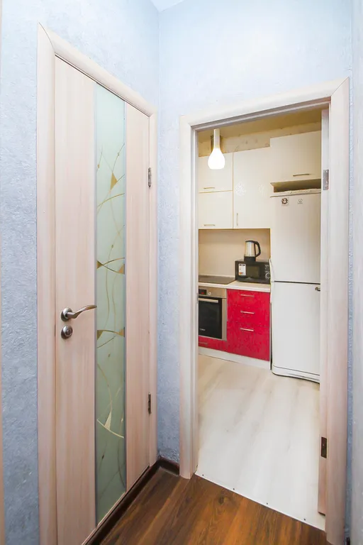 2 комнатная квартира возле тц Аура