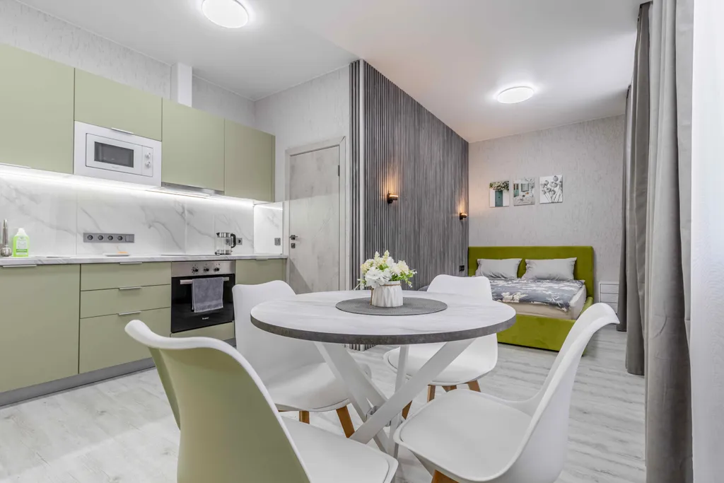 Кто ценит комфорт: новая мебель, техника, бельё