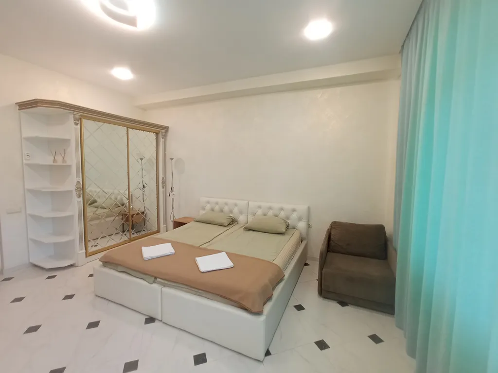 Уютная большая видовая квартира с балконом 2.2 — аренда посуточно в Ялта