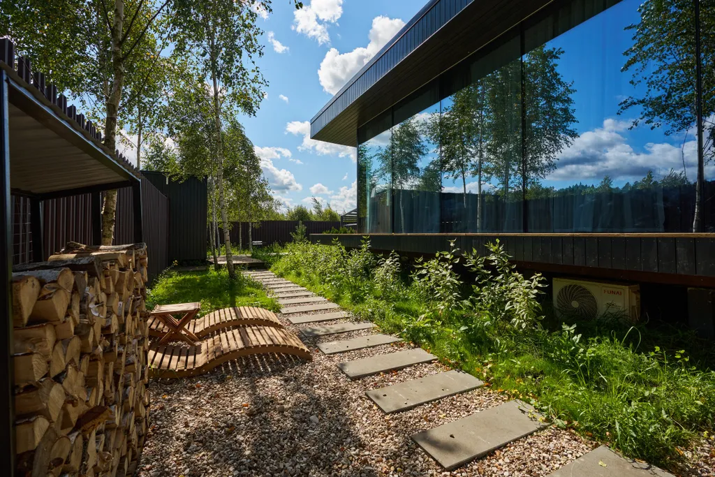 Коттедж Домик у реки в окружении сосен с камином, сауной и чаном — Семеновское