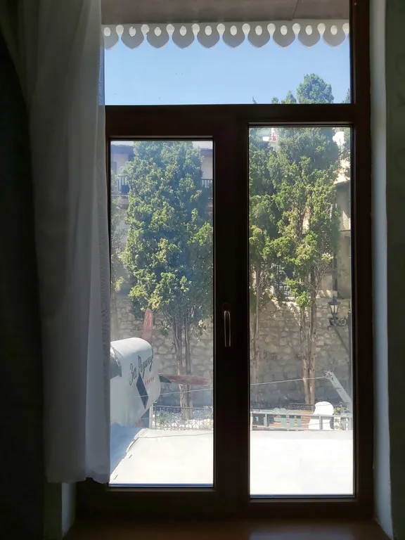 Прямо у Воронцовского парка