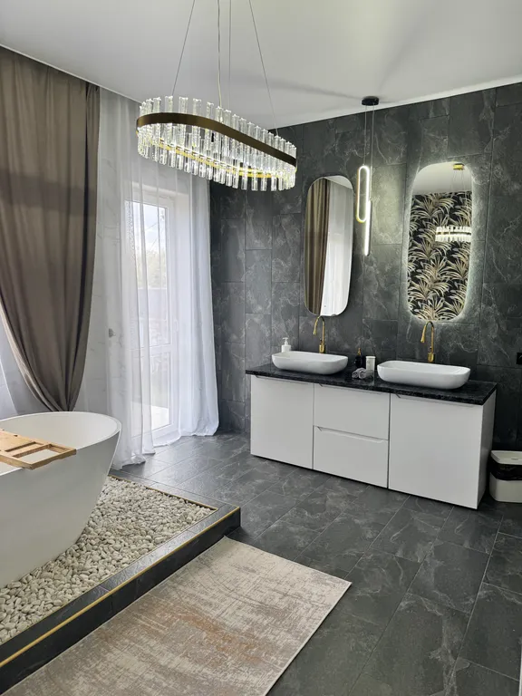 Коттедж Просторный тёплый дом с верандой и гриль столом — Елизаветинская