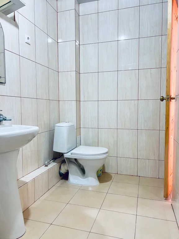 Номер в уютном отеле, окруженном зелёными холмами на берегу Черного моря