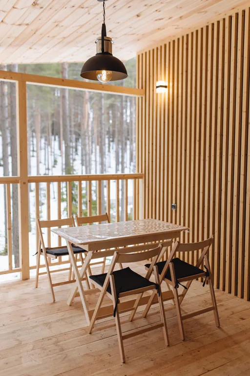 Домик в лесу с панорамными окнами