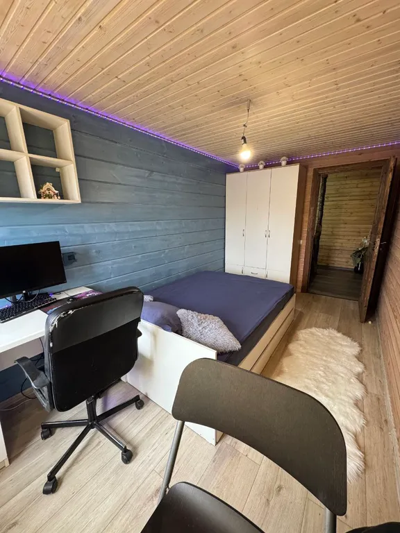 Дом с прудом