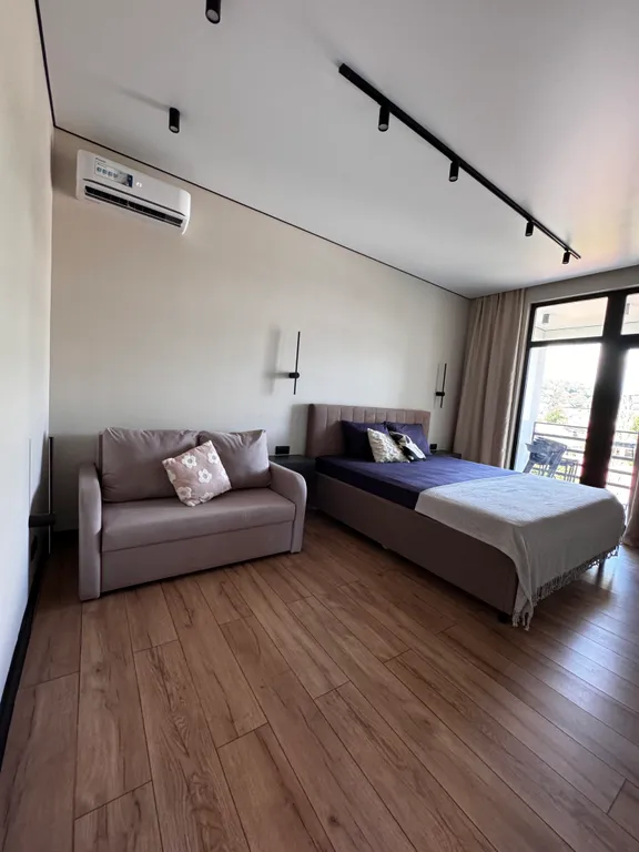 Апартаменты на первой береговой линии с сосновой рощей у моря