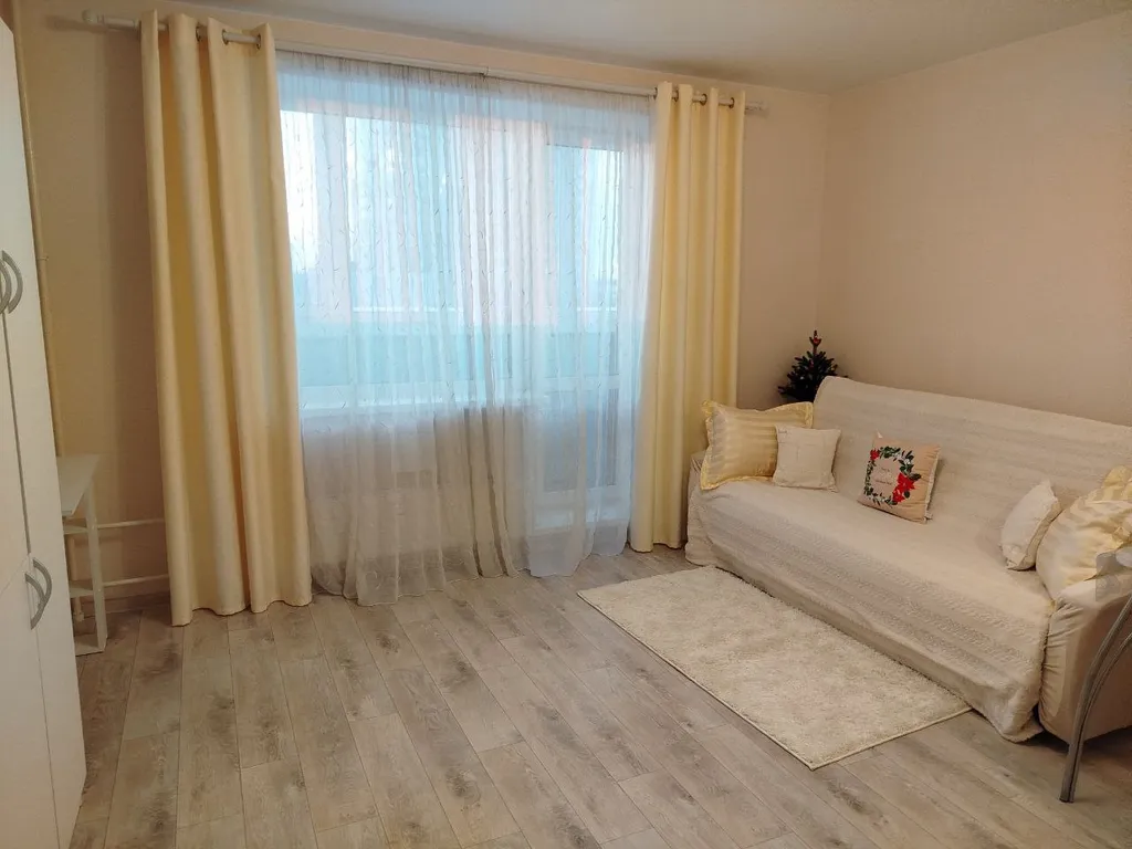 Уютная квартира-студия в новом доме — аренда посуточно в Пермь