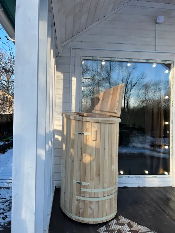 Коттедж Уютный домик с камином и кедровой бочкой на берегу озера — Лобня