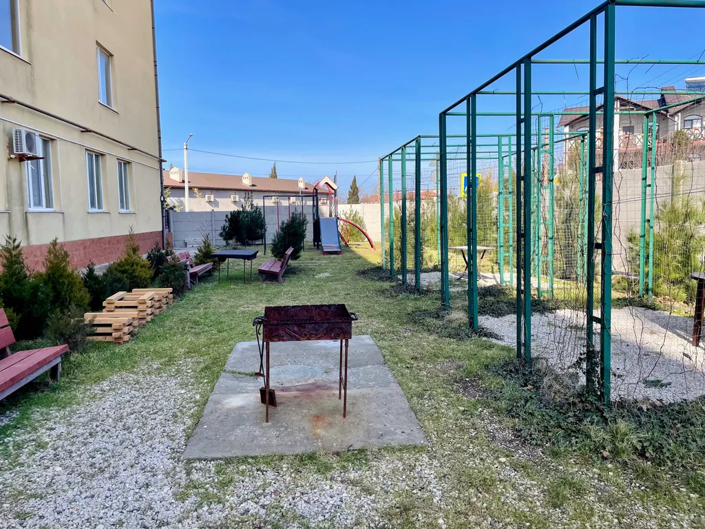 Апартамент с террасой и бассейном