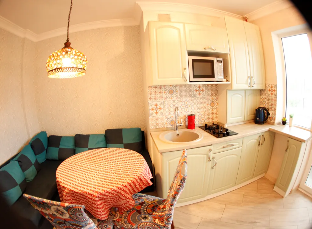 Однокомнатная квартира с велосипедами, 1 линия