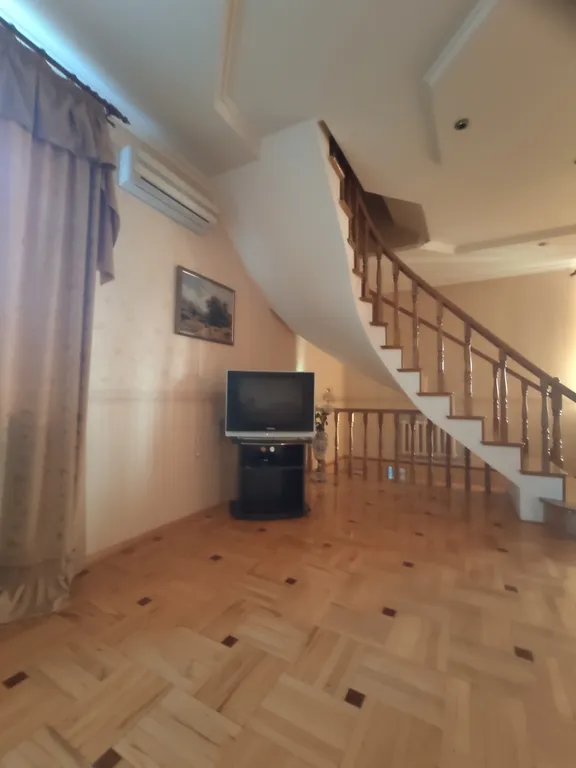 Уютный просторный дом на Крутой