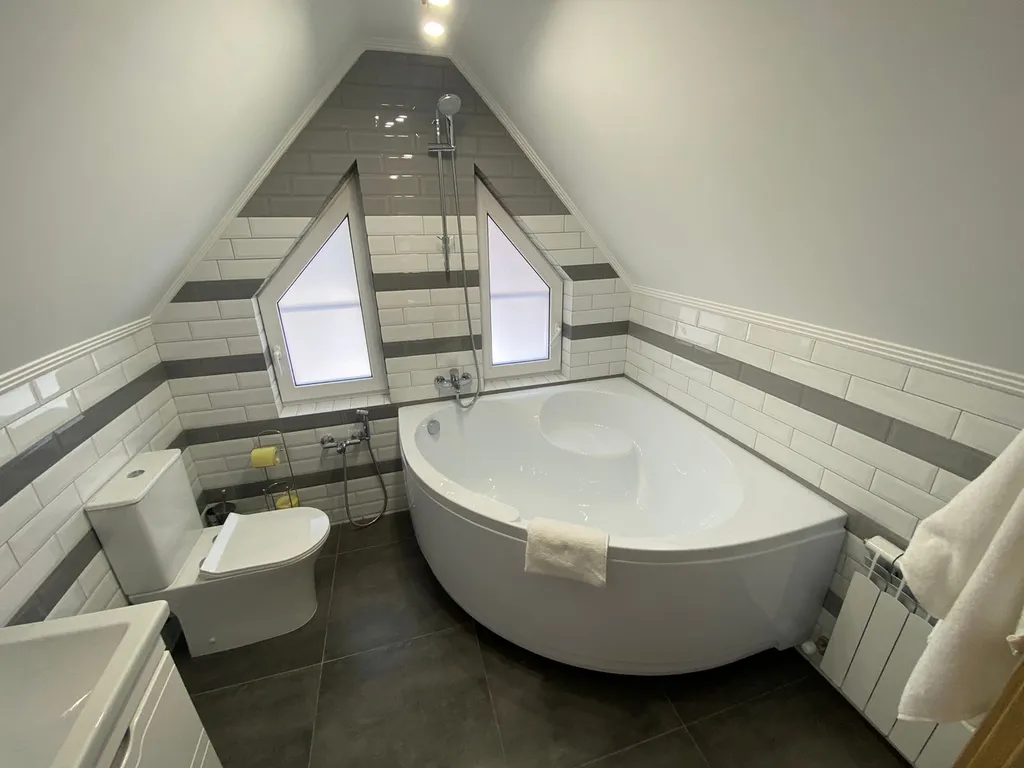 Дом с бассейном и домашним кинотеатром