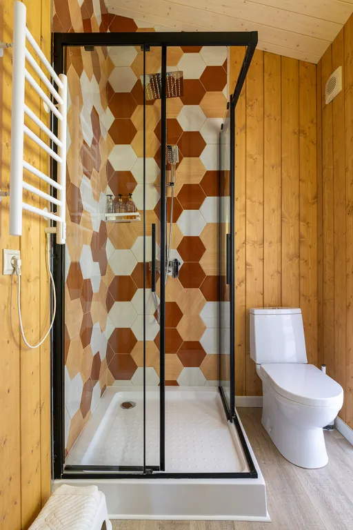 Уютный дом с панорамными окнами с выходом на террасу