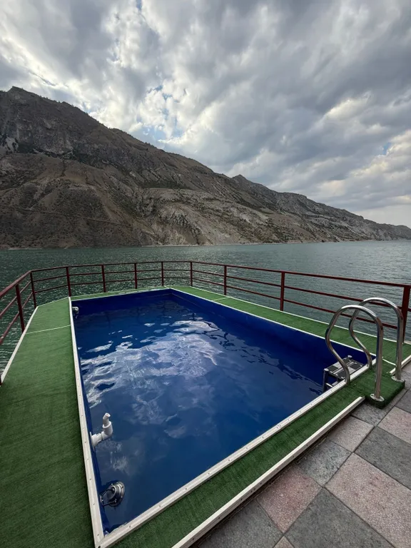 Коттедж с бассейном и парной и видом на Сулакский каньон