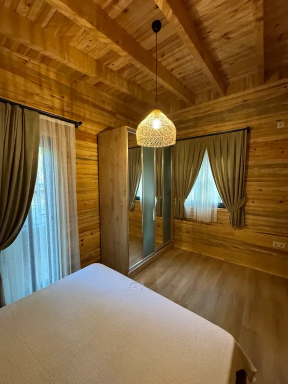 Просторное эко бунгало в сосновом лесу на побережье Турции