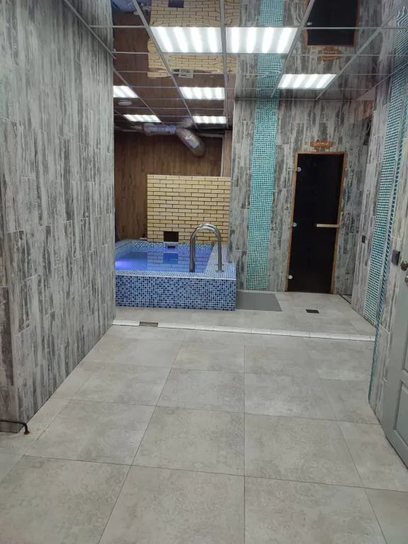 Коттедж на берегу в городе, сауна с бассейном