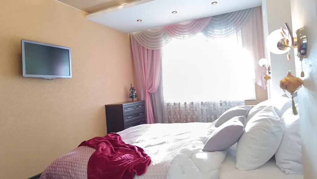 Квартира с камином и большой столовой комфорт-класса