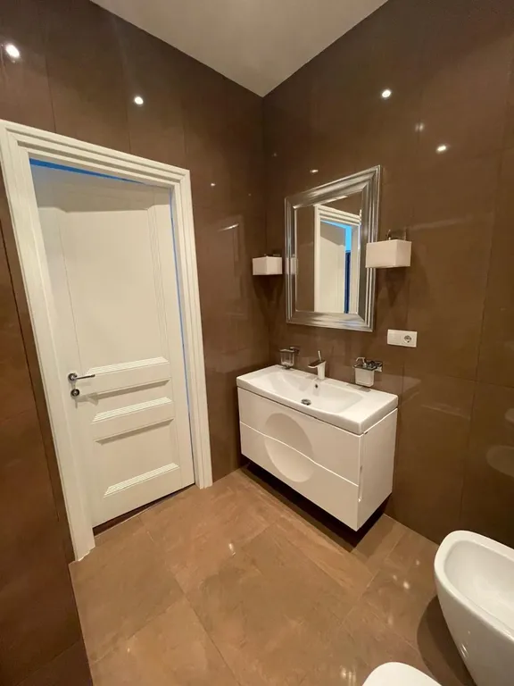 Апарт для семьи из 3 человек на берегу моря, с видовой террасой, кухней