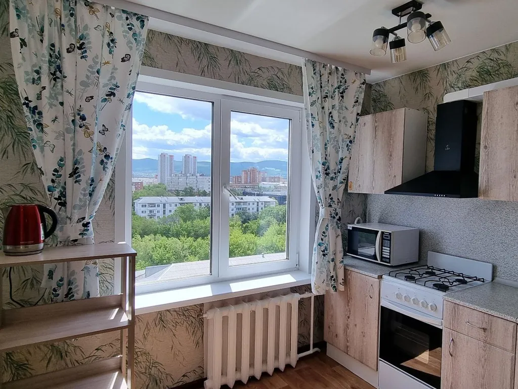 Квартира с живописным видом на город, неподалеку от ТРЦ Красноярье