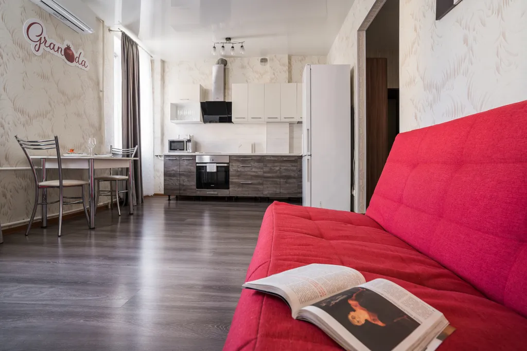 Светлая красивая двухкомнатная квартира в самом-самом центре города — аренда посуточно в Нижний Тагил