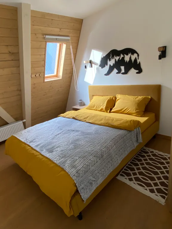 Уютный альфа домик в лесу