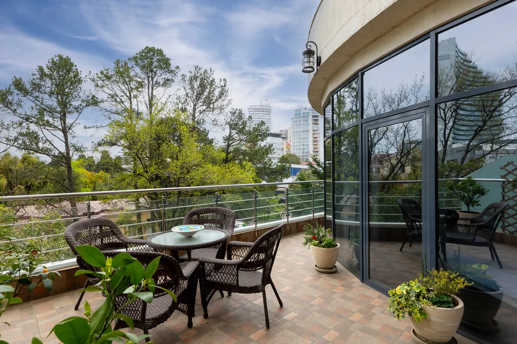 С двумя спальнями и террасой