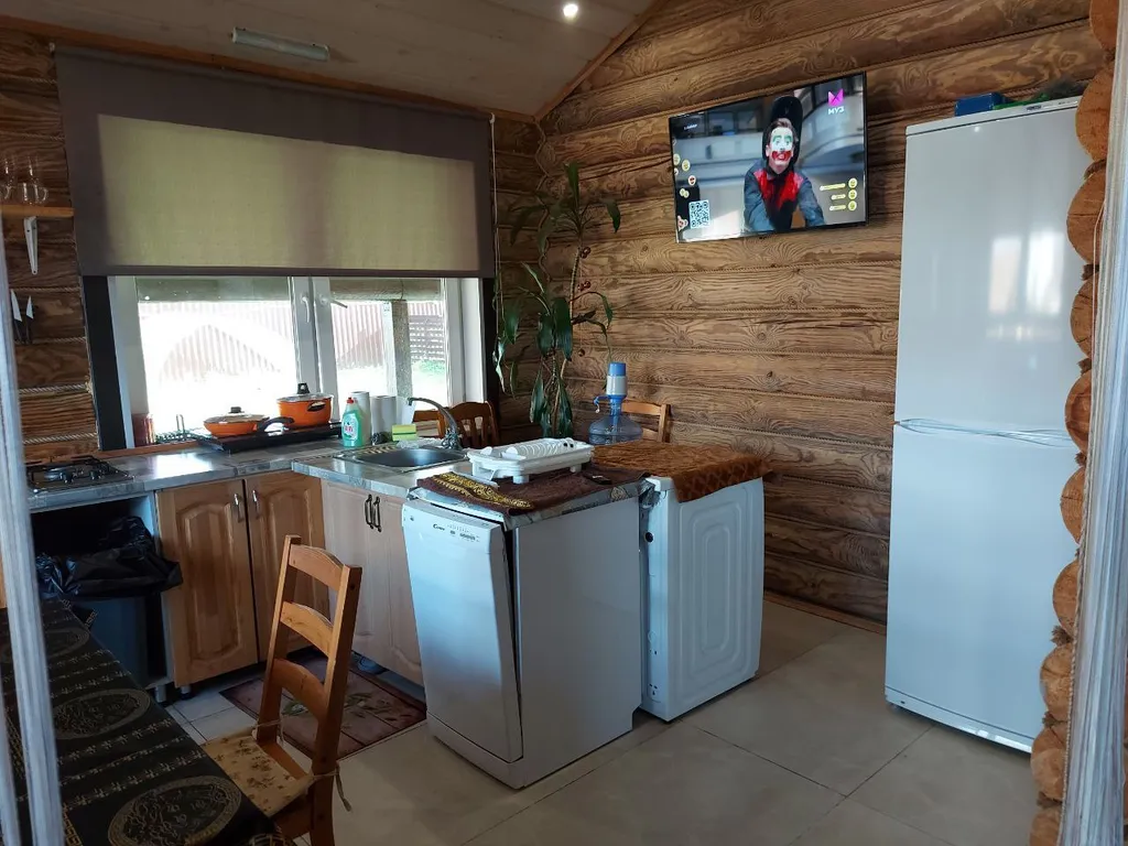 Дом изба в деревне с бассейном и баней