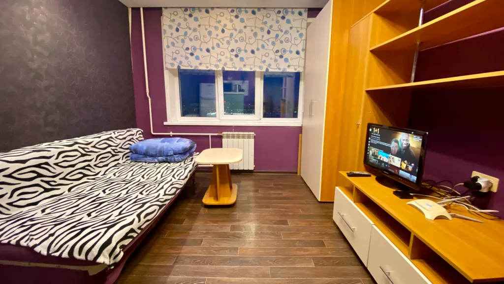 Рядом с детской больницей