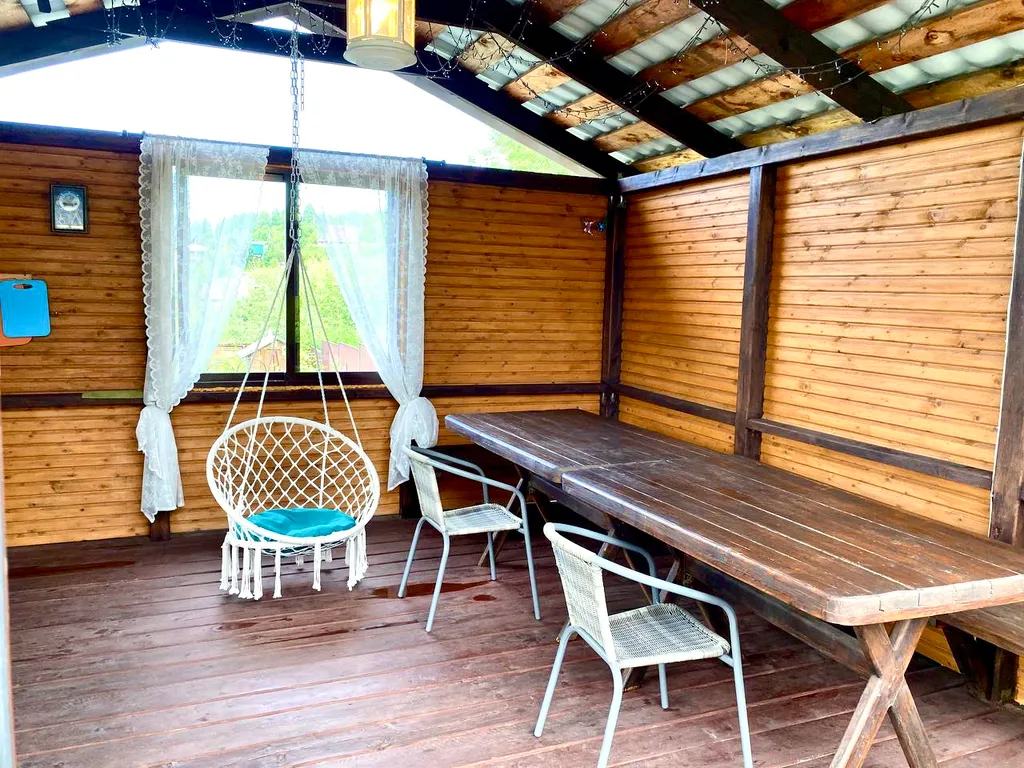 Домик в Горном Алтае с видом на горы