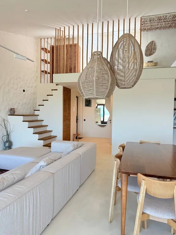 Просторная студия в стиле минимализма с панорамным видом на Махачкалу