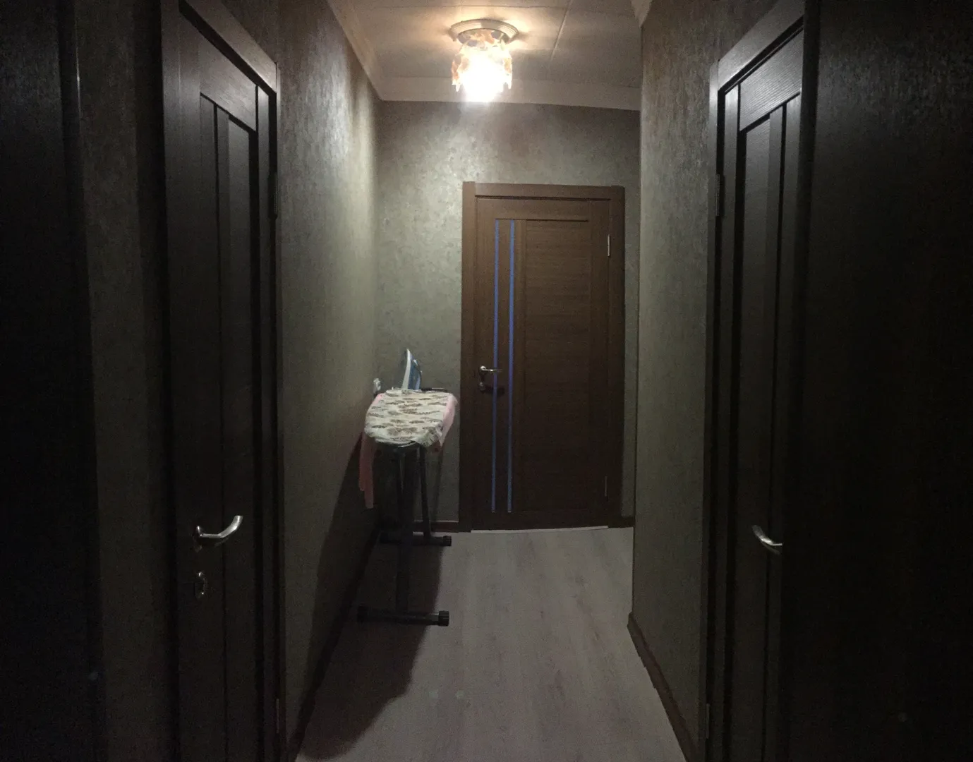 Коридор:вход во 2 комнату,ванную и туалет
