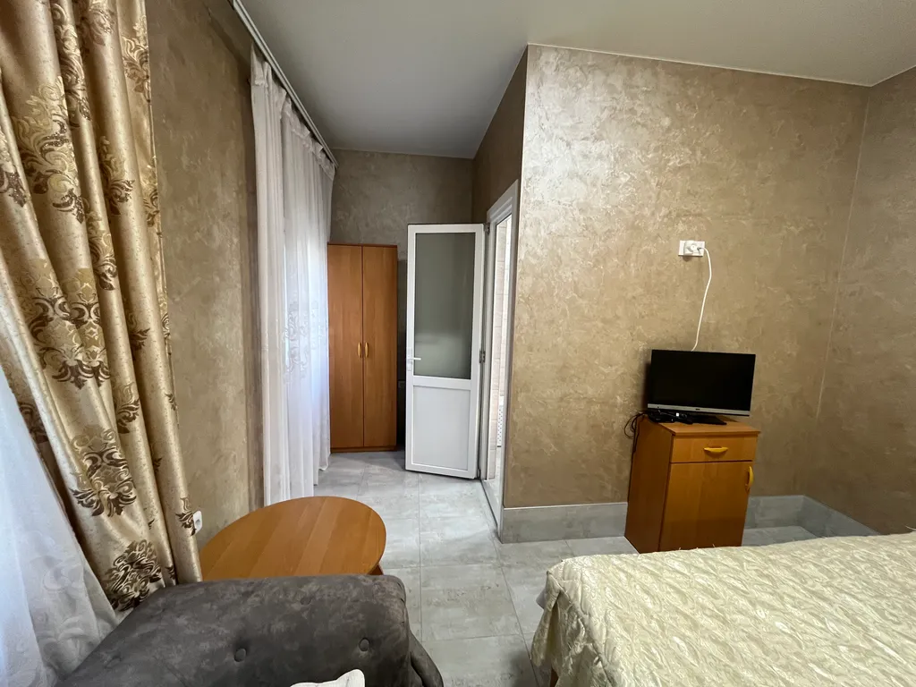 Уютная комната у моря