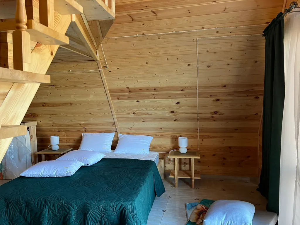 Атмосферные дома a-frame на берегу моря