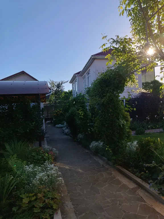 сдается коттедж 2  этажа.130 кв. м, с тремя отдельными комнатами