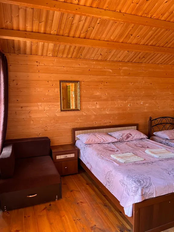 Домики четырёхместные с удобствами, в пригороде Нового Афона,