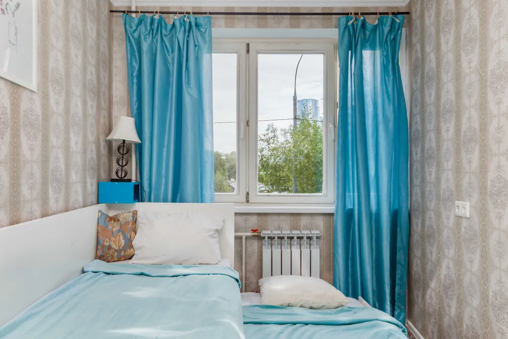 Евротрешка возле Крокус Экспо у моста к метро Мякинино