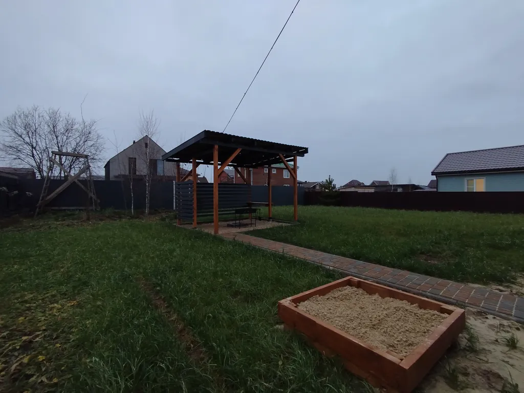 Стильный барн с крытой мангальной зоной