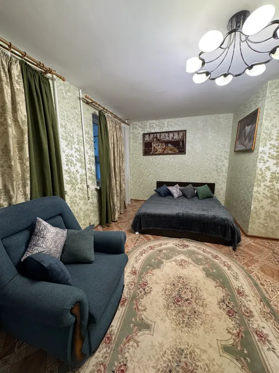 В тихом дворике с утепленной лоджией