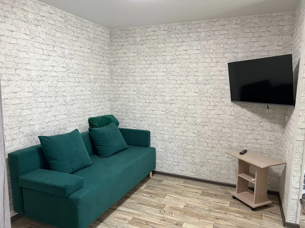 Уютный домик на берегу реки