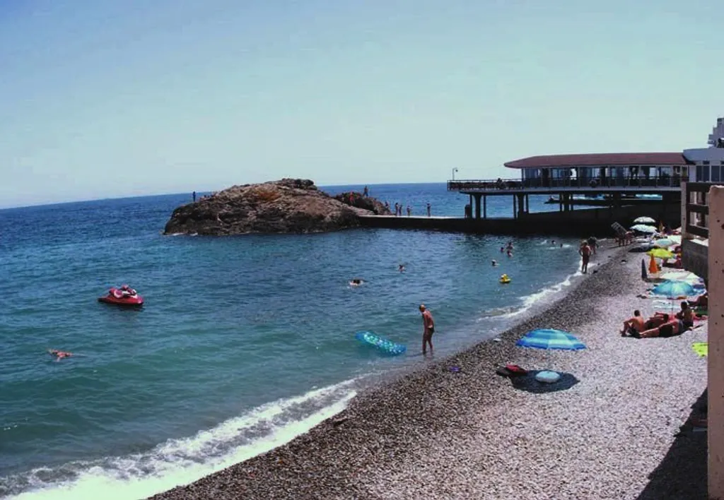 Двухкомнатная квартира у самого моря!(первая линия)