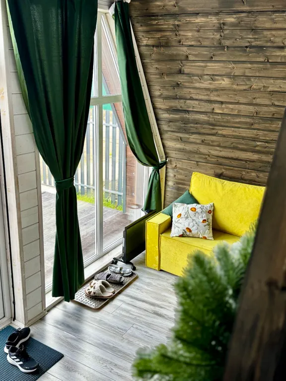 Дом-шалаш A-frame с большим глубоким бассейном и баня на дровах