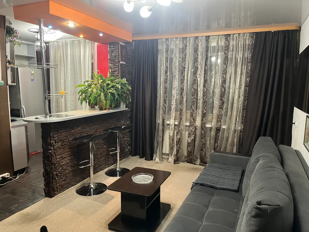 Уютная квартира-студия на втором этаже при въезде в город